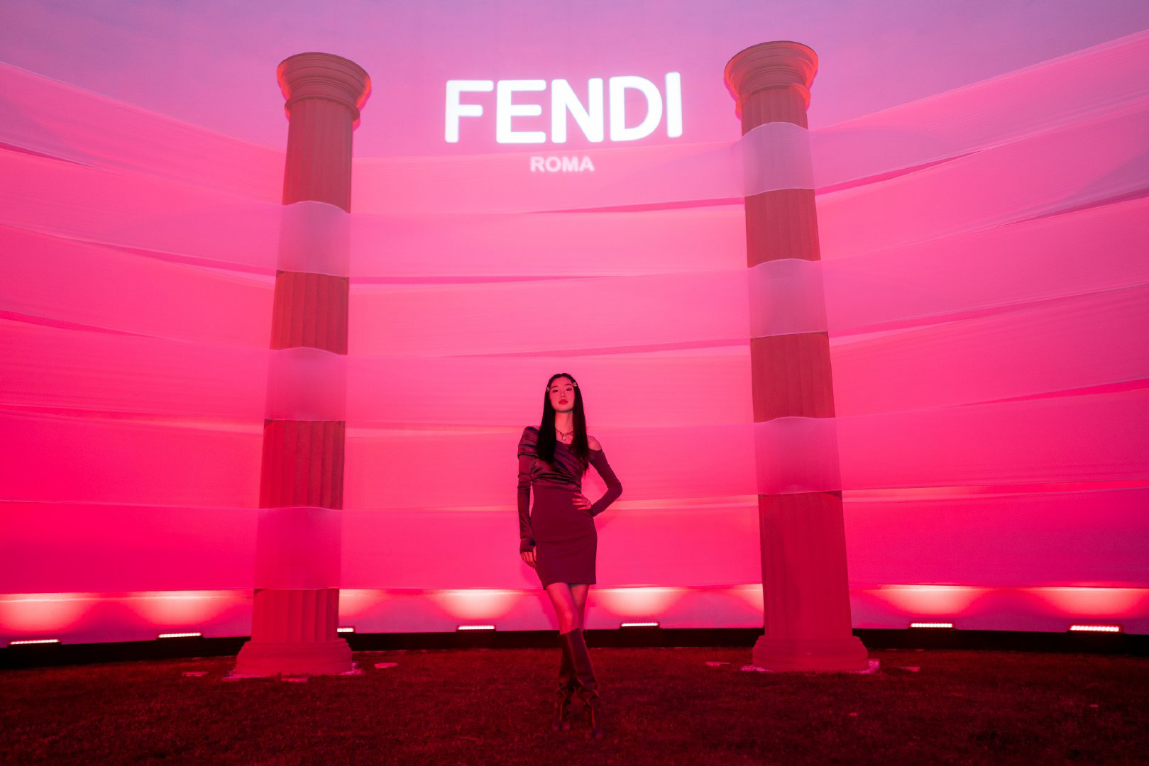 FENDI-霓虹光影镜像艺术派对