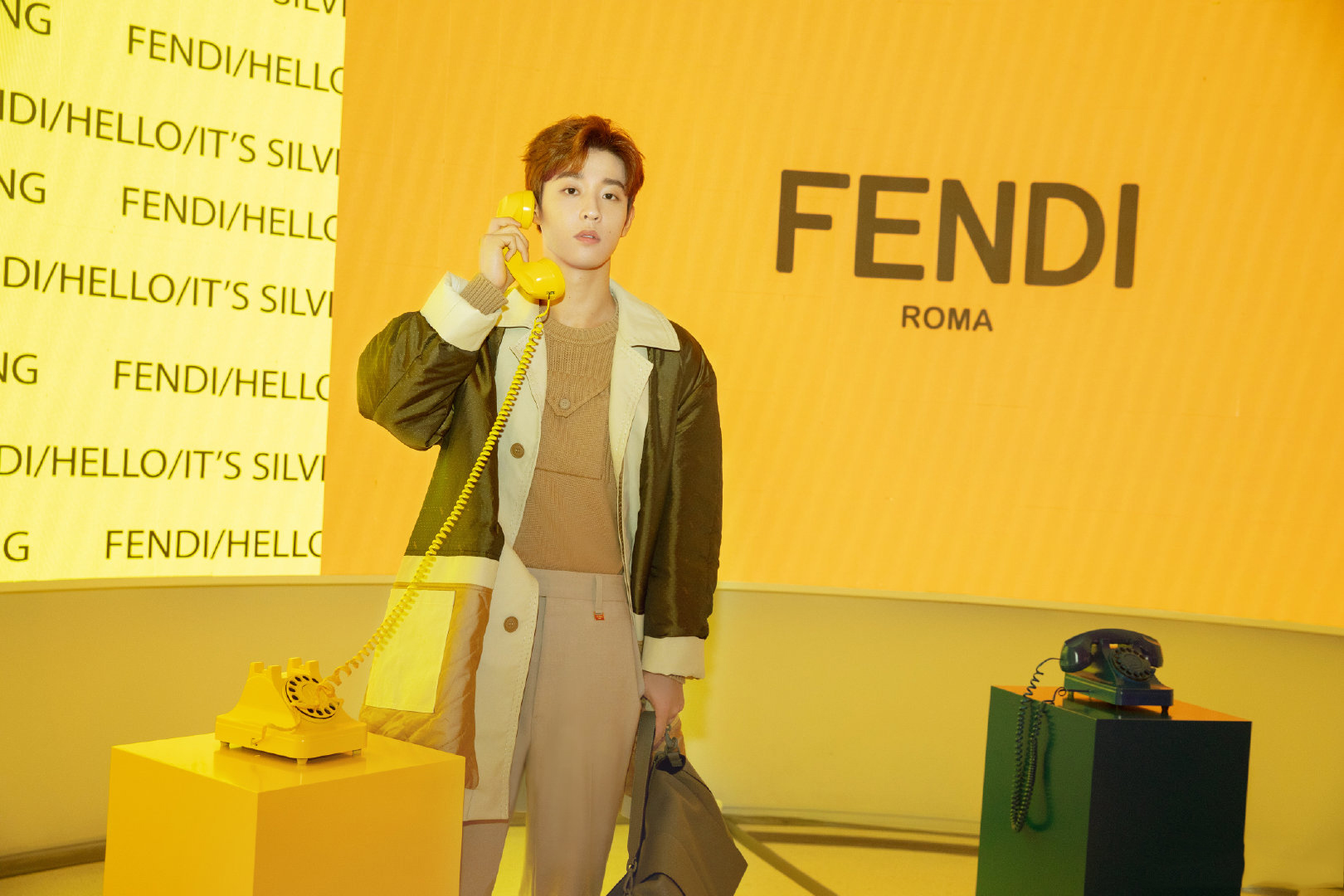 FENDI-霓虹光影镜像艺术派对