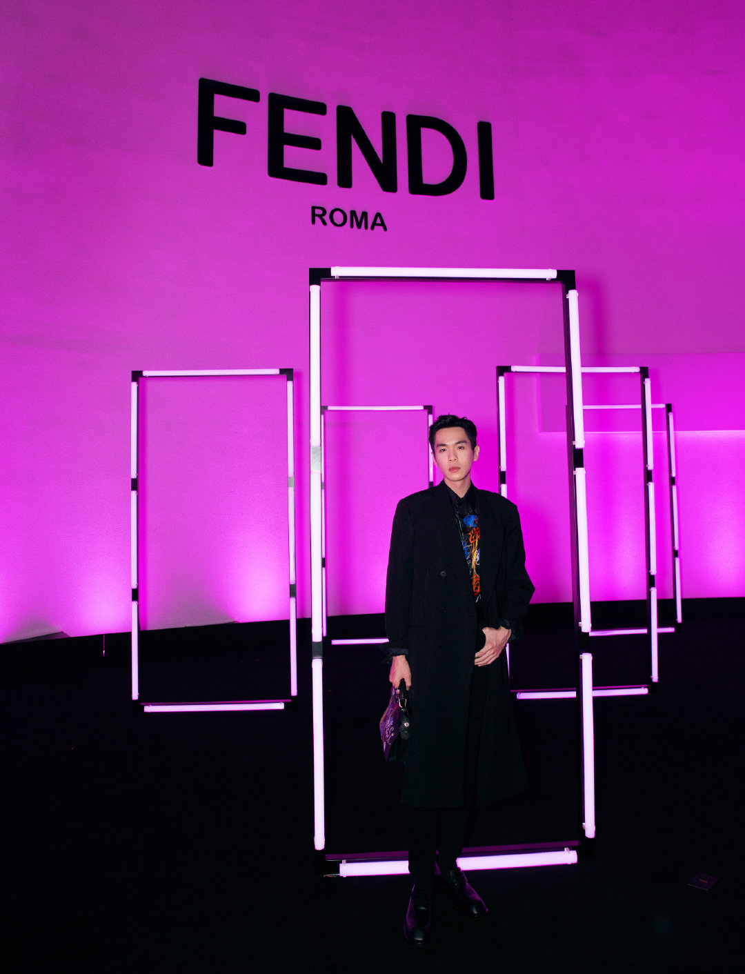 FENDI-霓虹光影镜像艺术派对