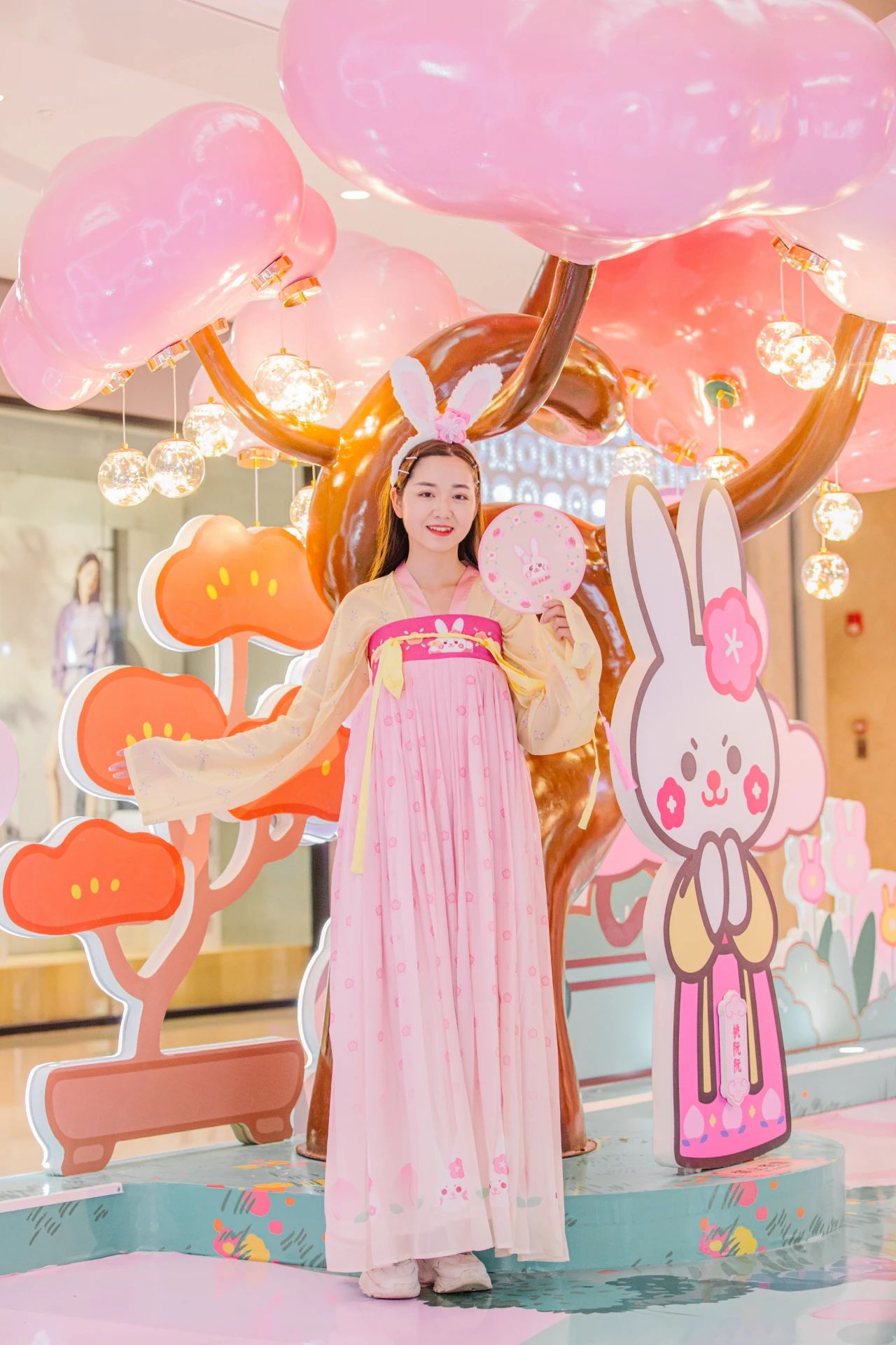 桃阮阮「阮萌一夏·桃你欢心」主题展