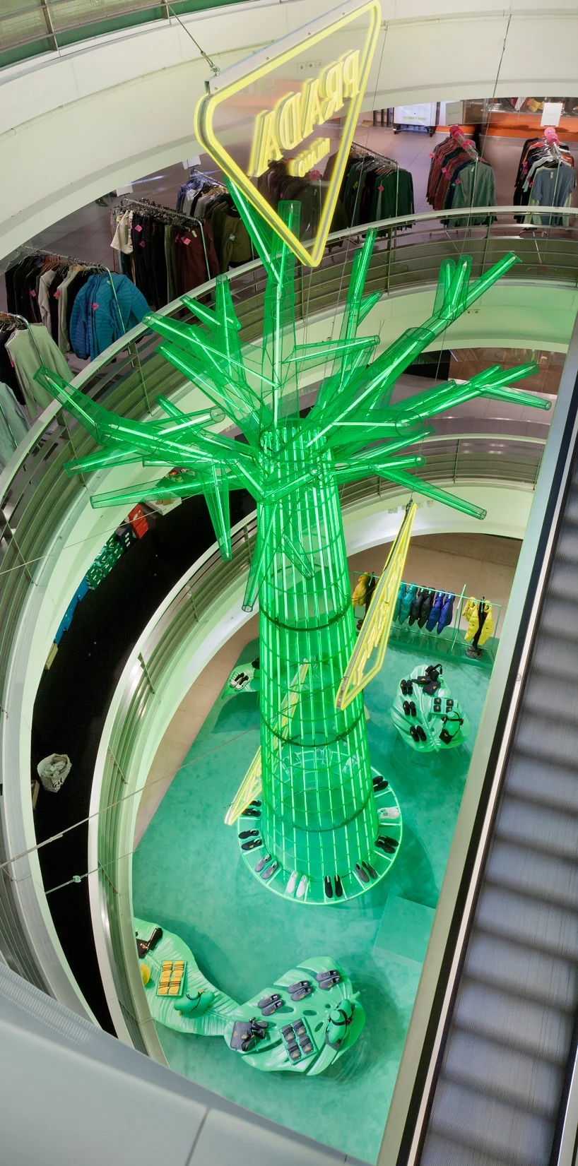 “超级树叶”接管了老佛爷百货在巴黎的旗舰店