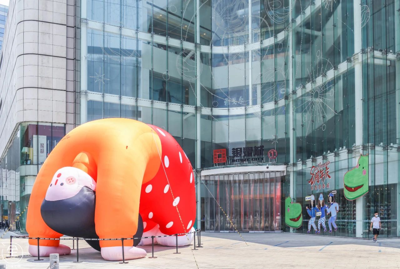 下腰女孩“好奇公园”主题展