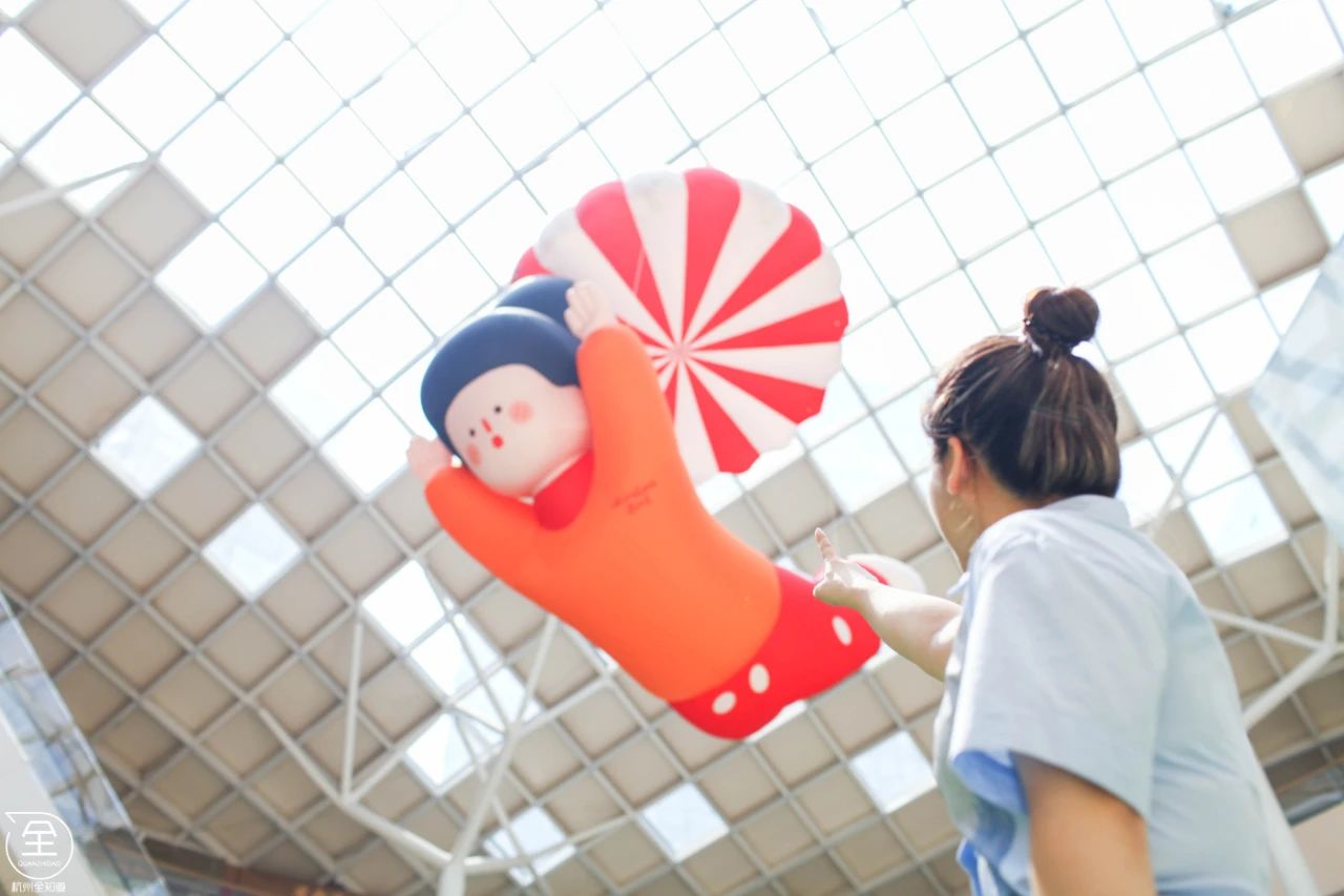 下腰女孩“好奇公园”主题展