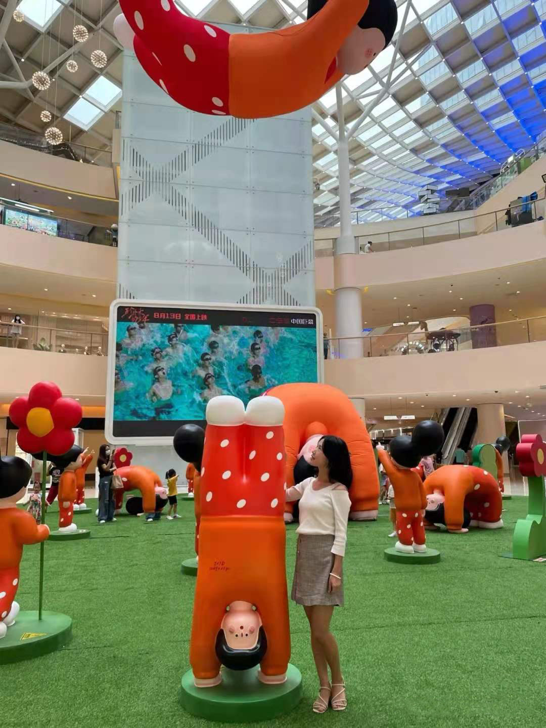 下腰女孩“好奇公园”主题展