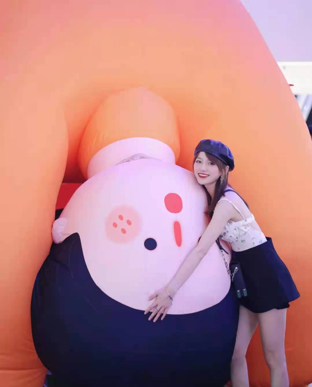 下腰女孩“好奇公园”主题展