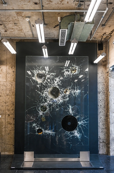 話梅的展,赵赵“光线系列”的开端 ——《黑光》