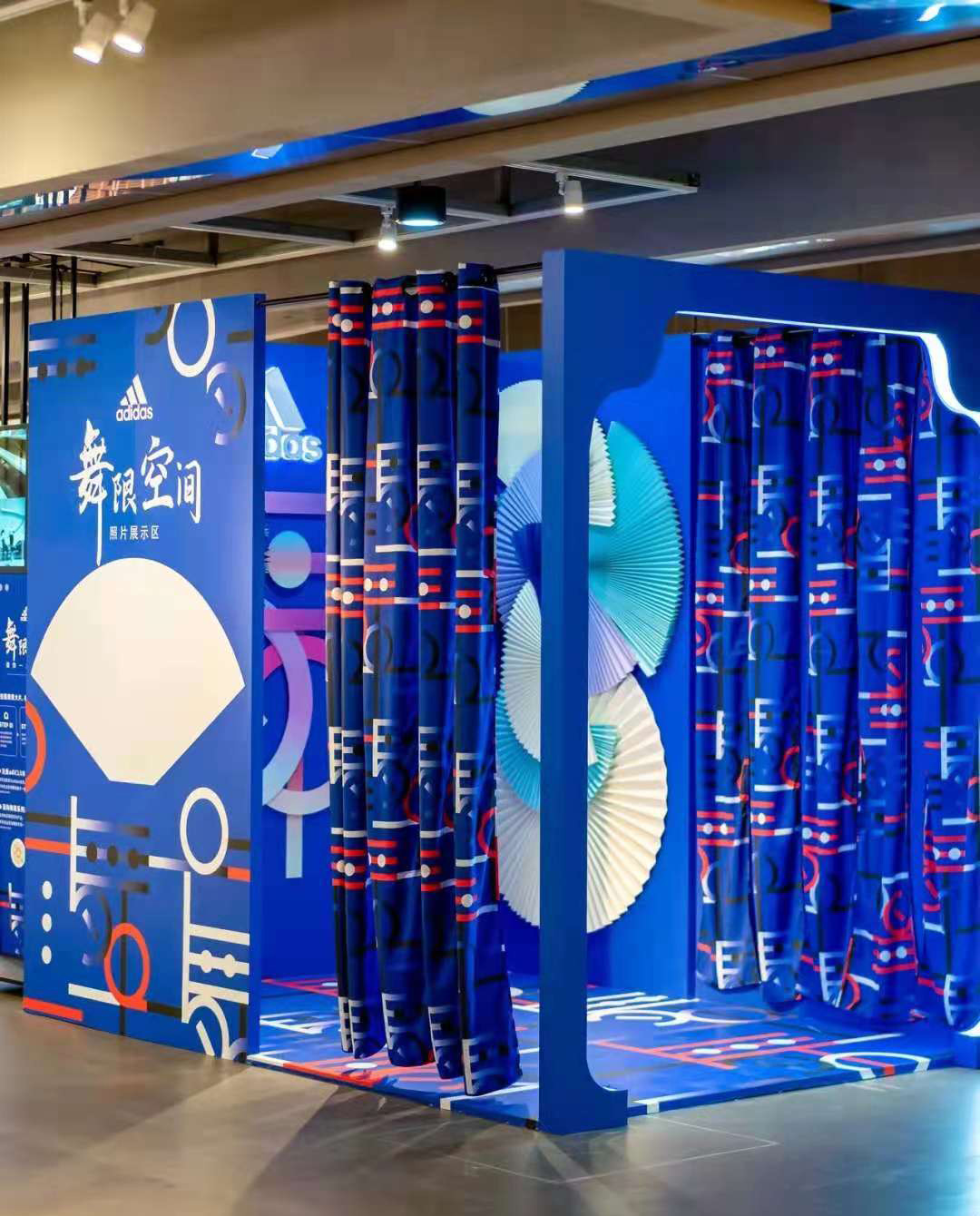 adidas「舞限空间」网红打卡