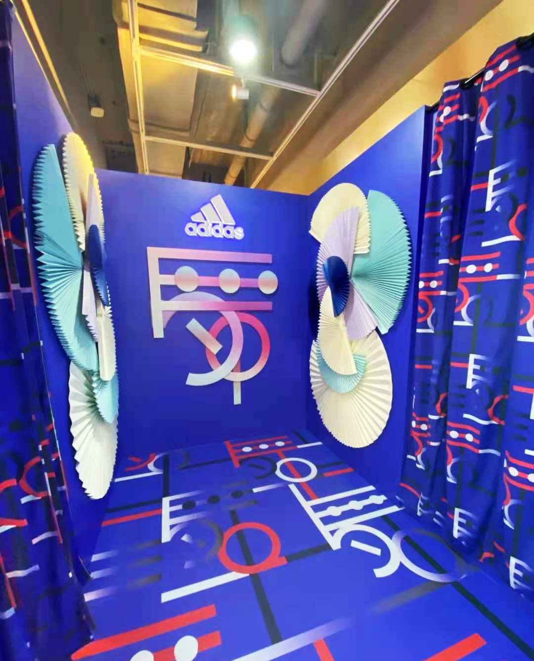 adidas「舞限空间」网红打卡