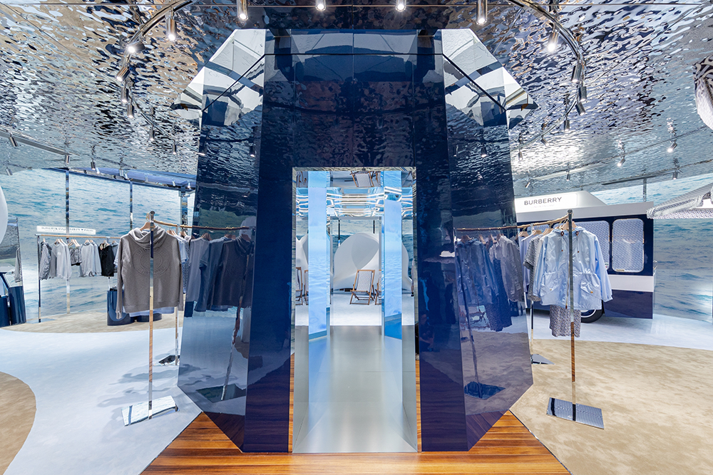 Burberry TB夏季主题限时精品店