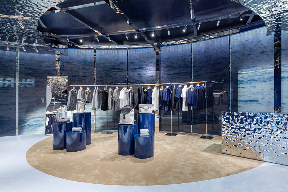 Burberry TB夏季主题限时精品店