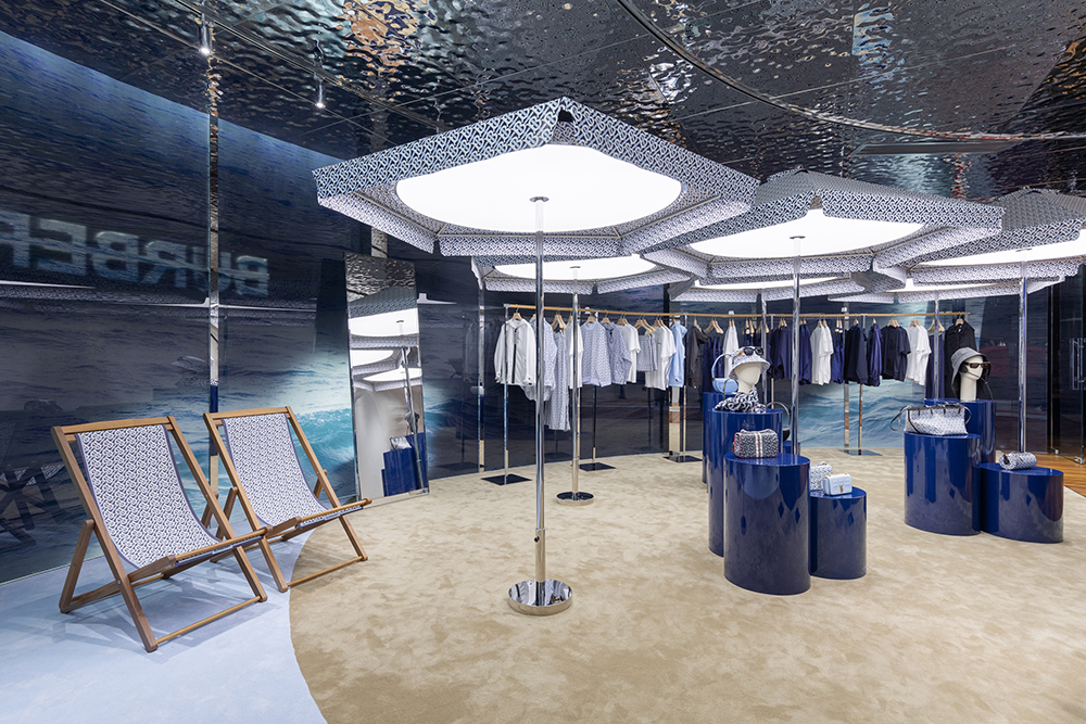 Burberry TB夏季主题限时精品店