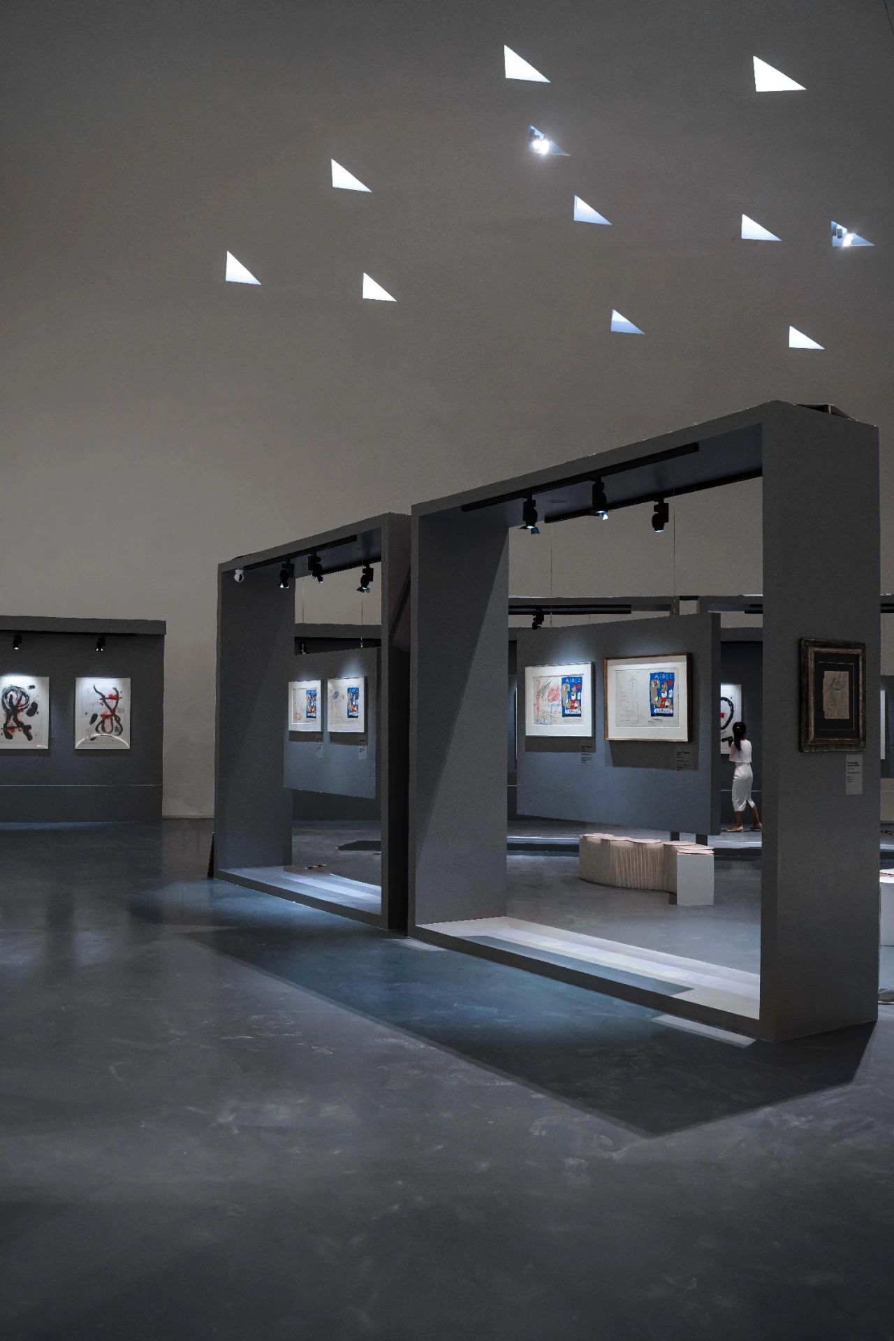 超现实主义大师胡安·米罗「无轮之廓」真迹展