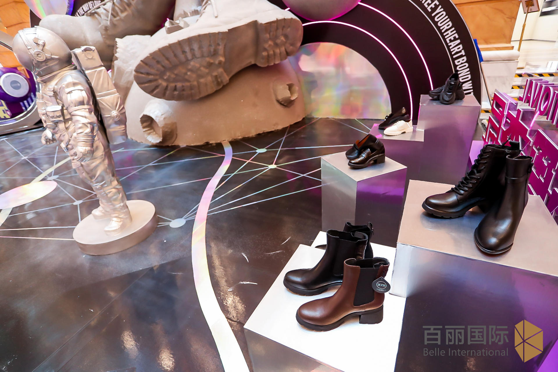 百丽主题快闪店【幻燃新履，潮跃无界】