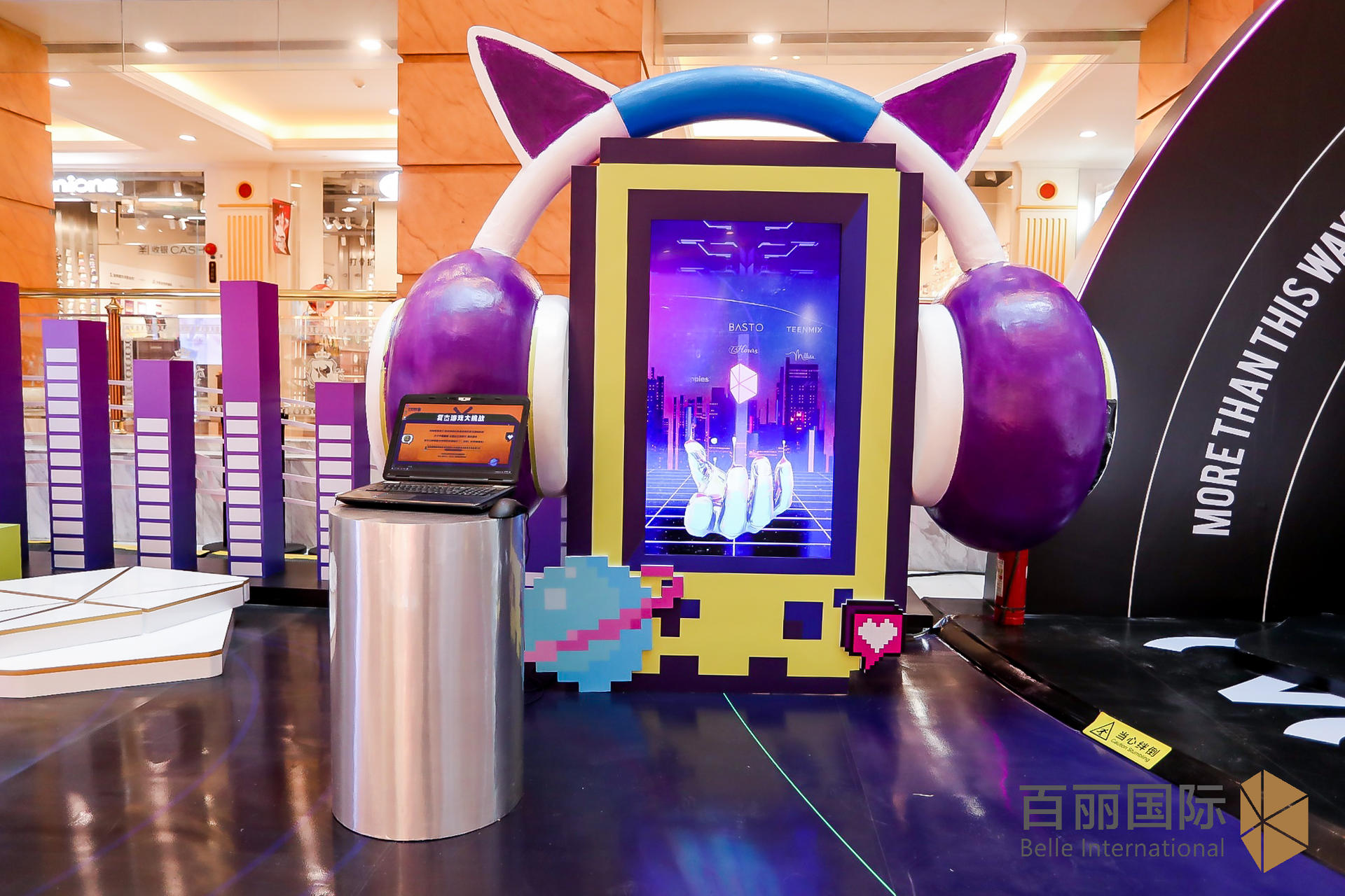 百丽主题快闪店【幻燃新履，潮跃无界】