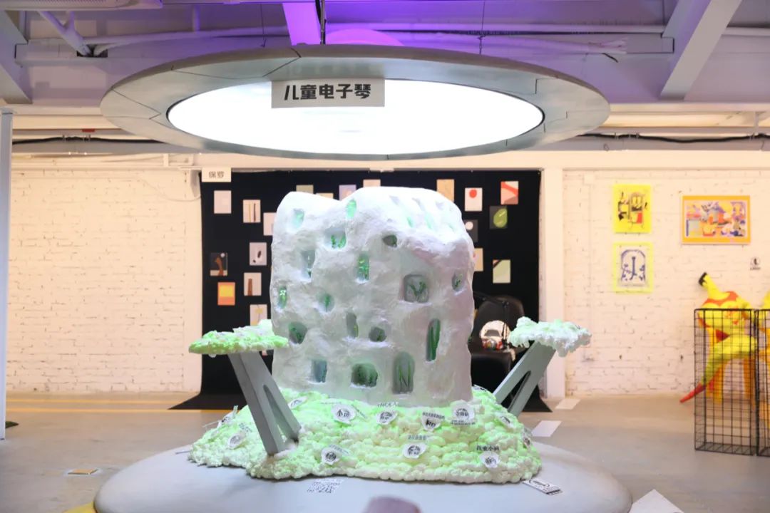 青年艺术联展「沸腾·爬梯儿」