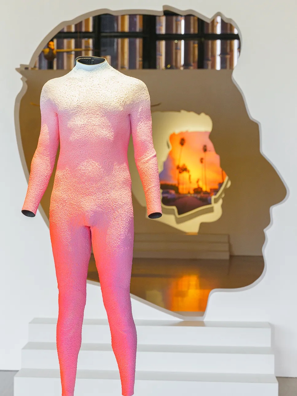 上海艺术家Alex Israel国内首个美术馆级大展