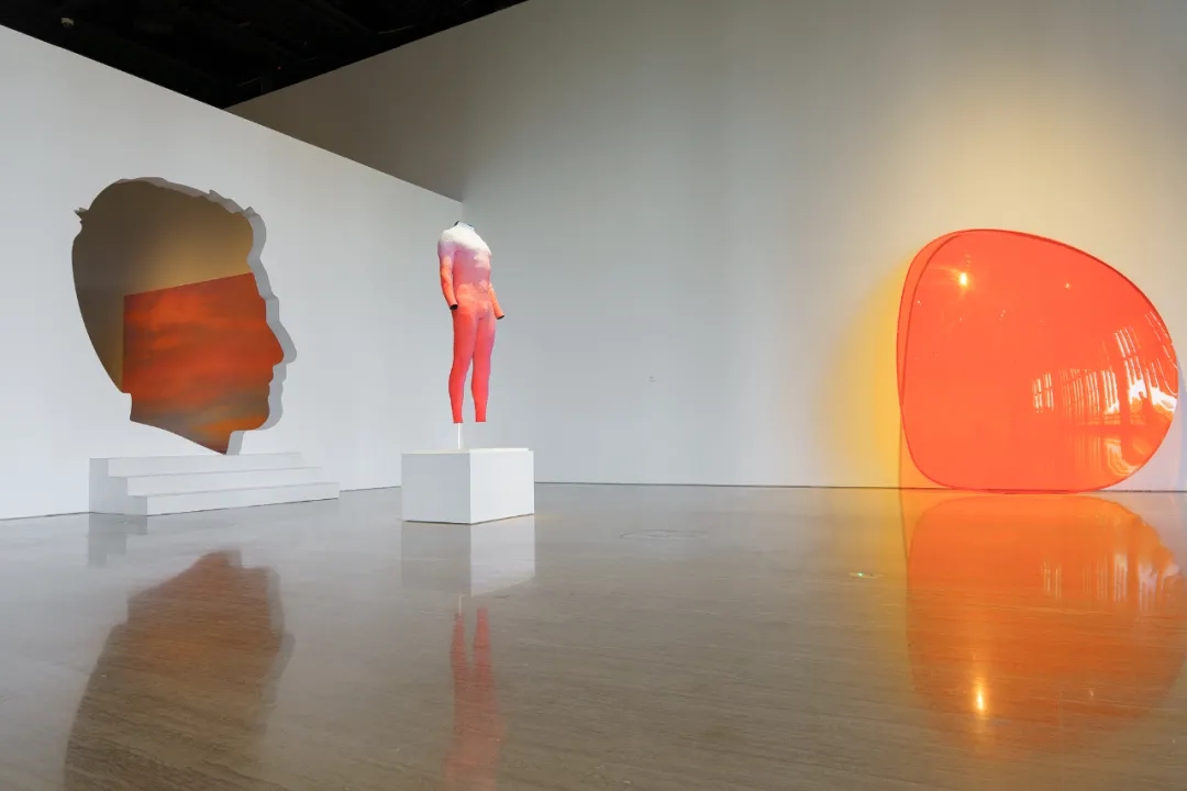 上海艺术家Alex Israel国内首个美术馆级大展