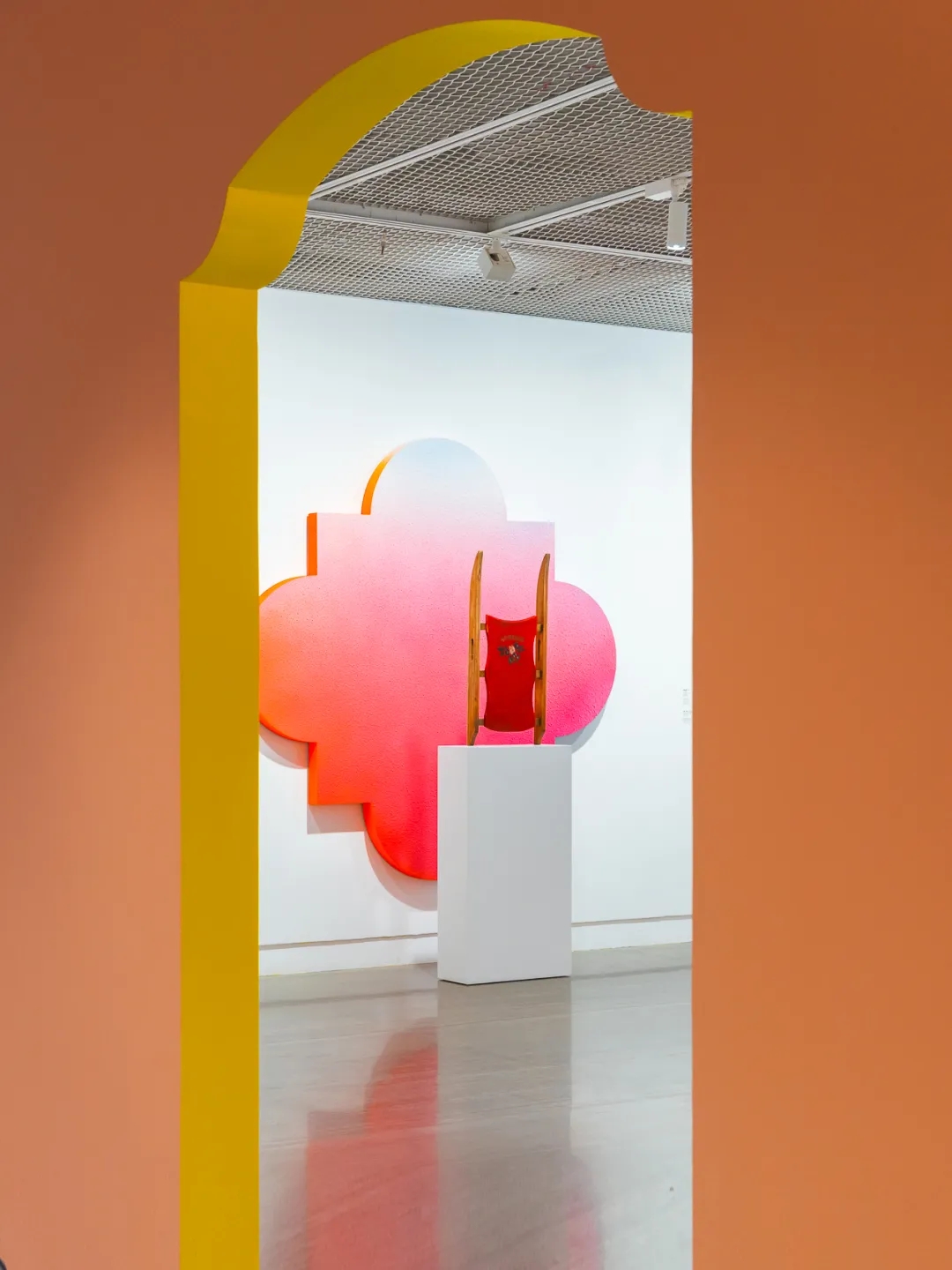上海艺术家Alex Israel国内首个美术馆级大展