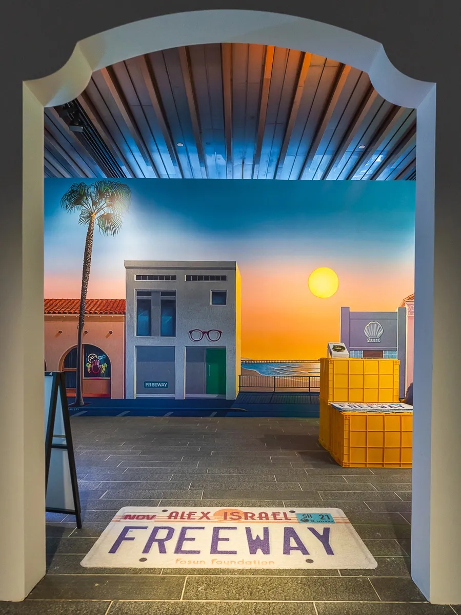 上海艺术家Alex Israel国内首个美术馆级大展
