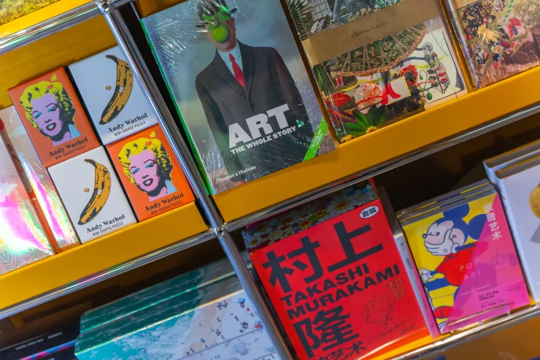 上海艺术家Alex Israel国内首个美术馆级大展