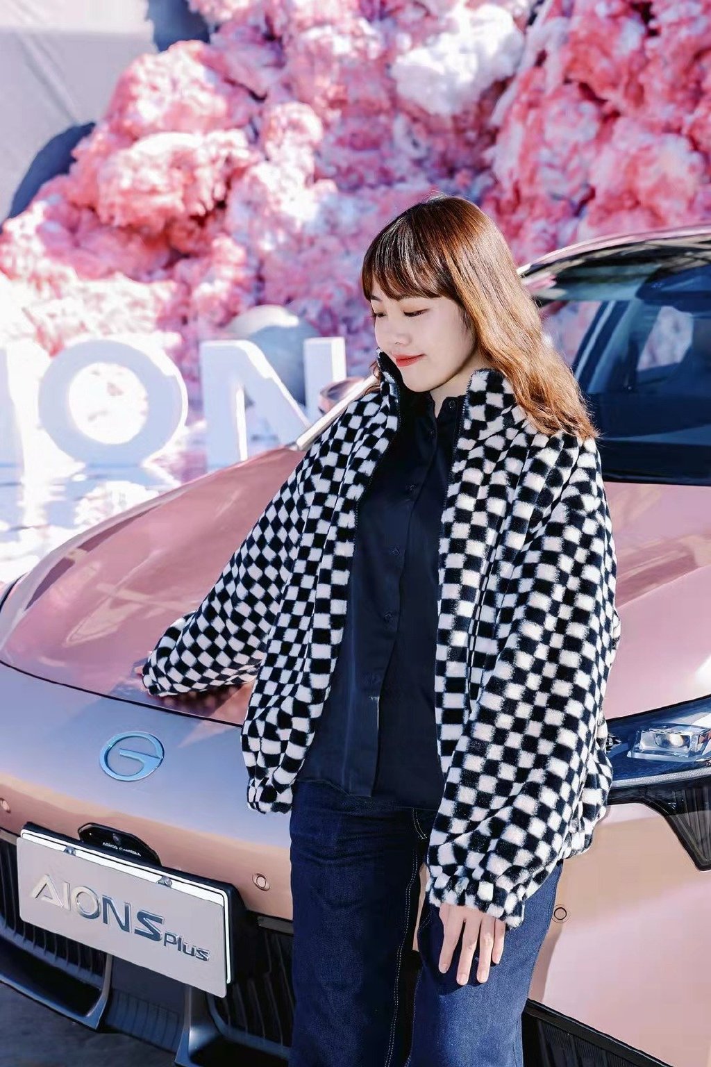 AION S Plus冰玫粉大型主题艺术展