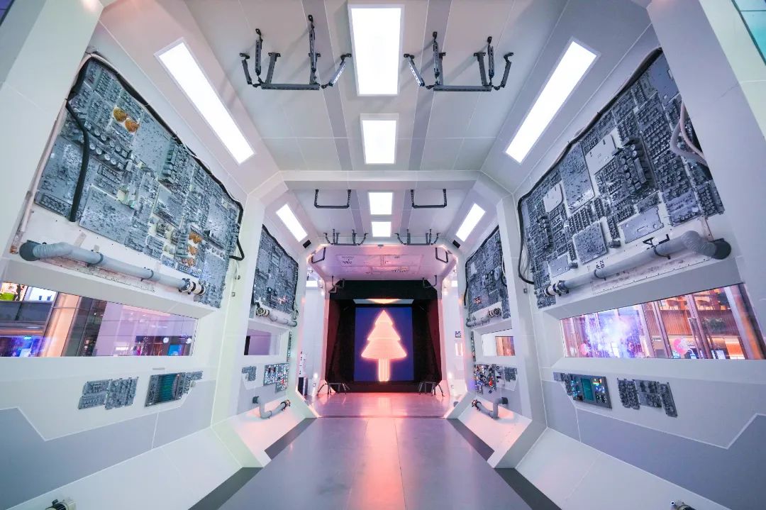 以一场“新球漫游”的太空之旅作为2021年的最终华章
