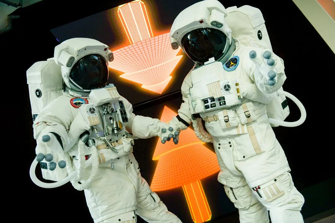 以一场“新球漫游”的太空之旅作为2021年的最终华章
