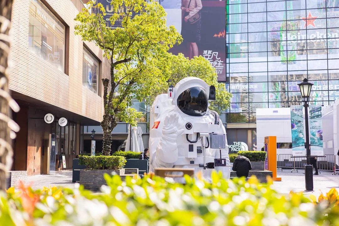 以一场“新球漫游”的太空之旅作为2021年的最终华章