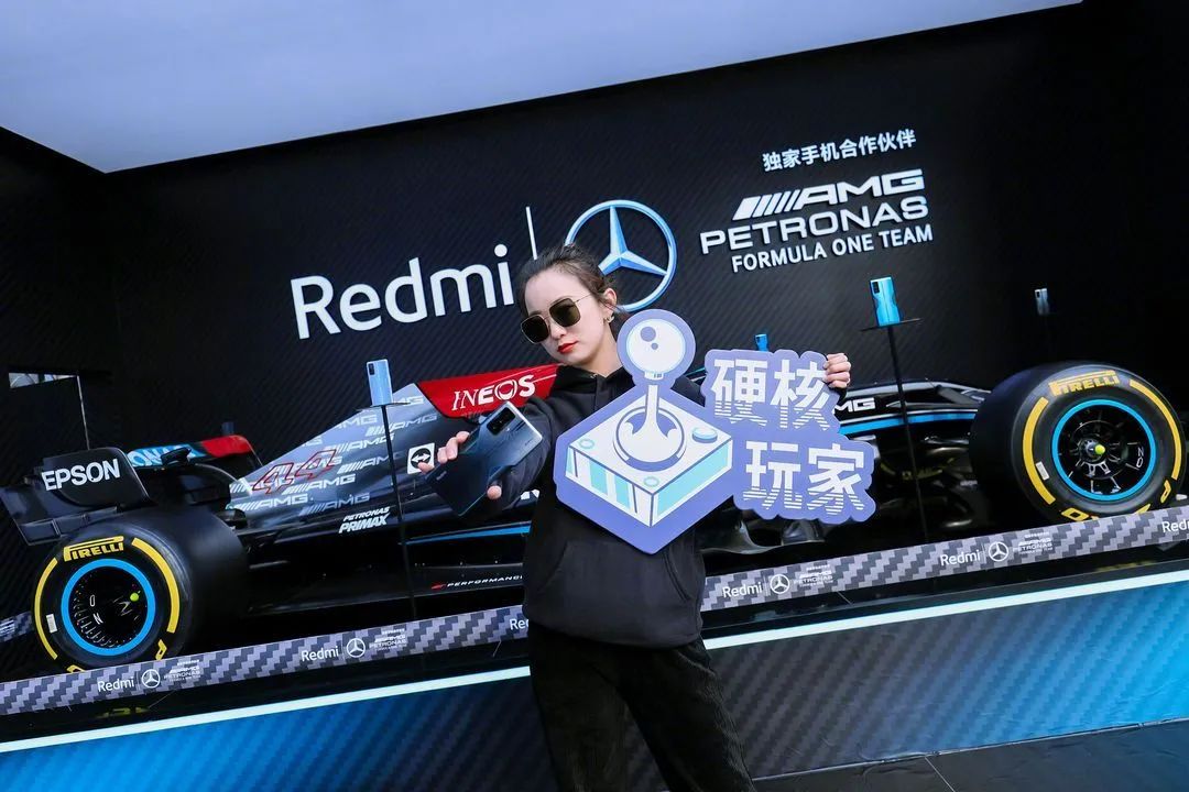 Redmi红米「巨型手机开箱」
