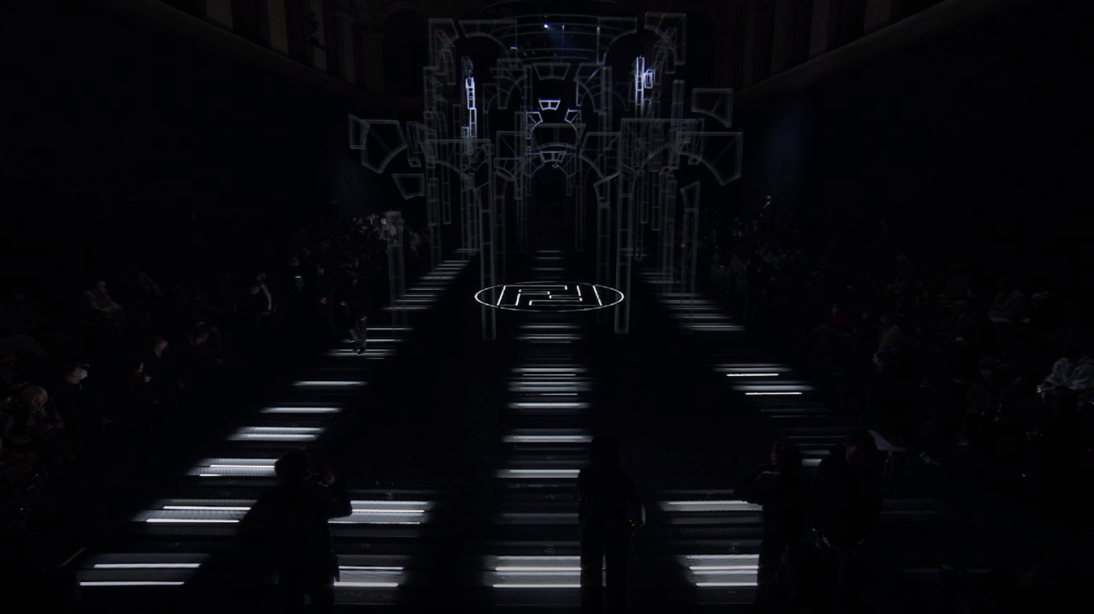FENDI 2022春夏高级定制时装秀
