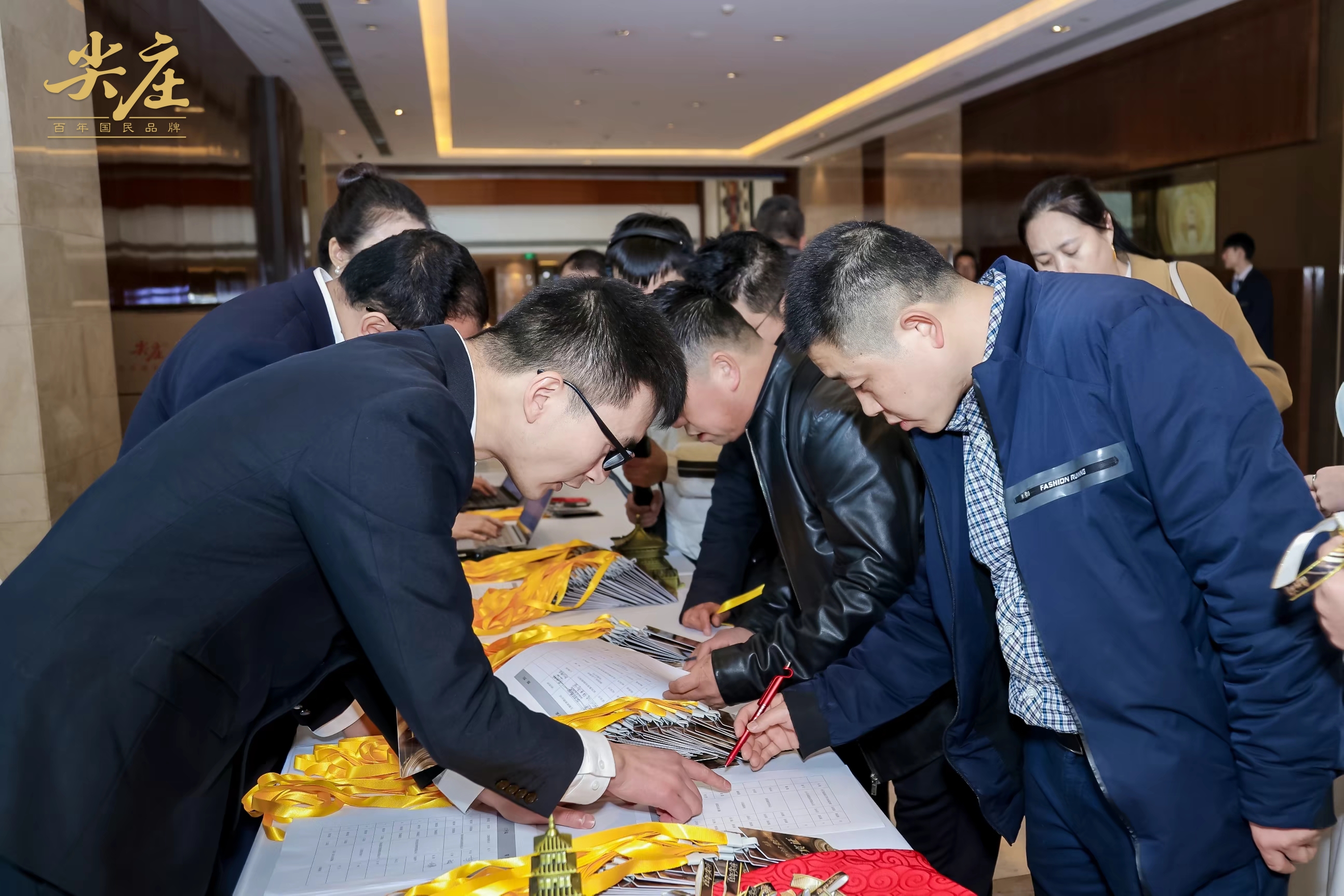 尖庄·荣光开启新品上市狂飙模式