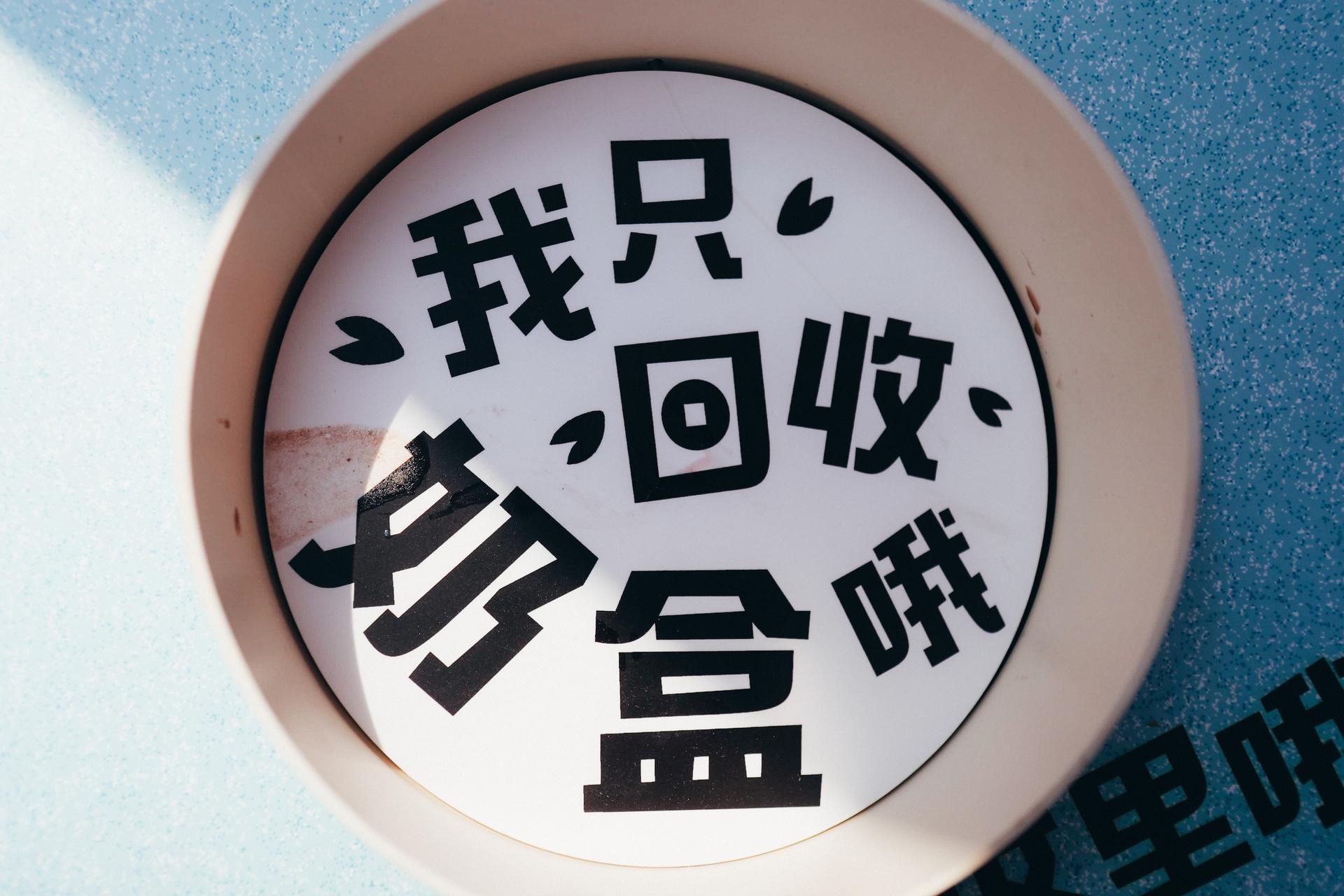 Oatly噢麦力快闪店活动策划的“麦穗”的装置在光影的作用下更显活力 美陈网站 美陈前沿 