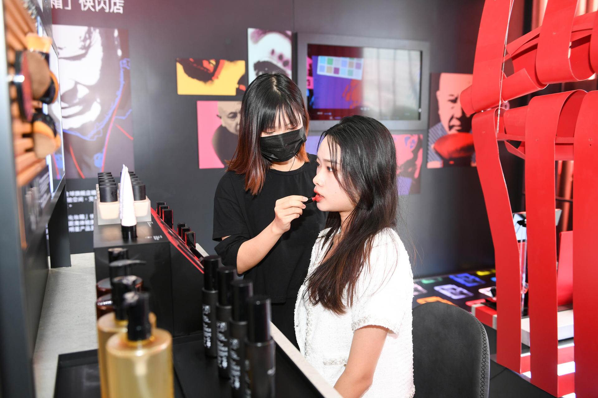 植村秀「化妆箱」快闪店活动策划「秀、色、妆、乐」四个创意空间 美陈网站 美陈前沿 