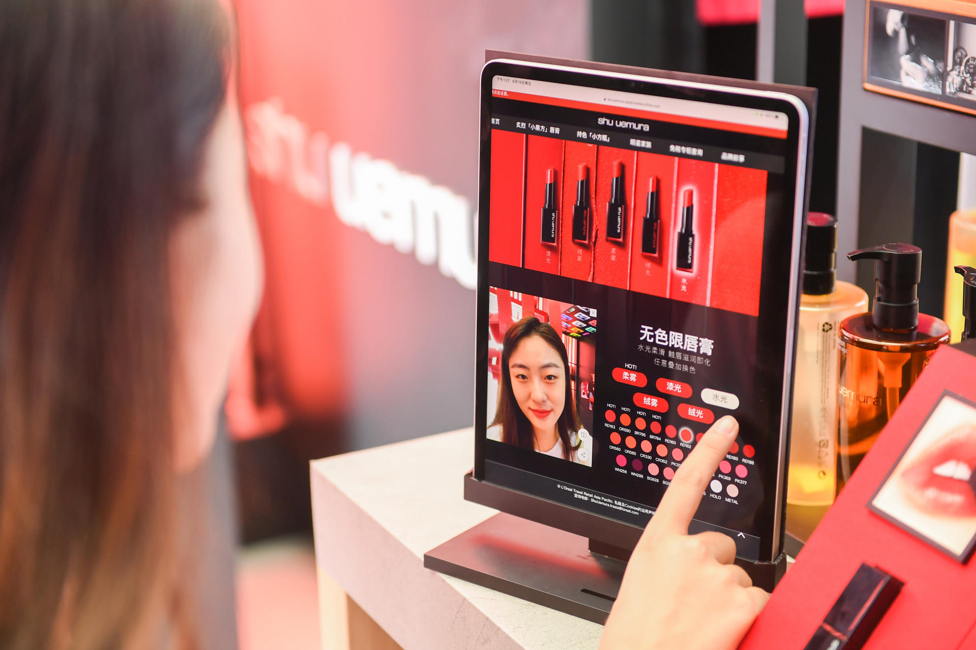 植村秀「化妆箱」快闪店活动策划「秀、色、妆、乐」四个创意空间 美陈网站 美陈前沿 