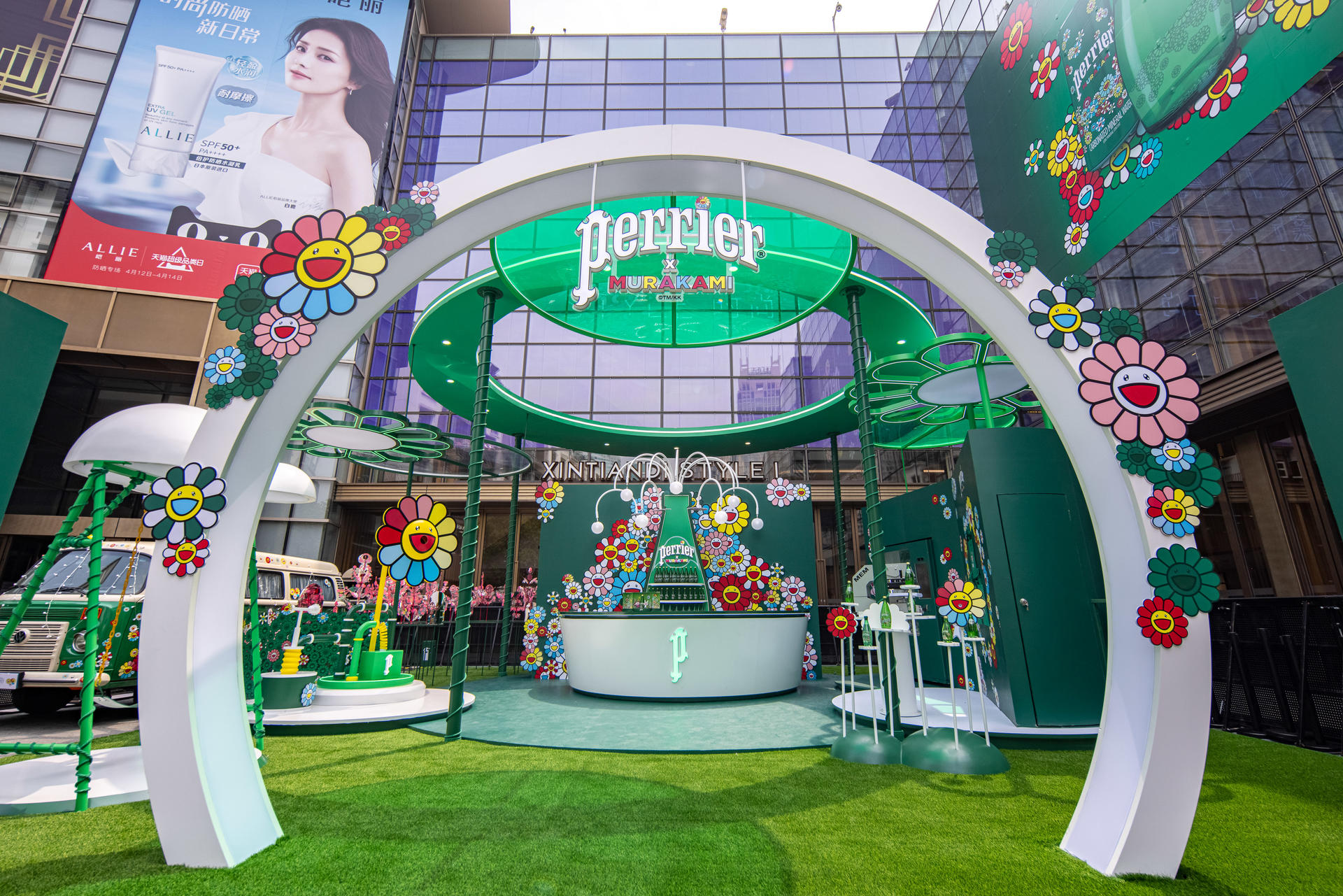打卡Perrier村上隆灵感限量系列快闪店活动策划，让灵感自然冒泡 美陈网站 美陈前沿 
