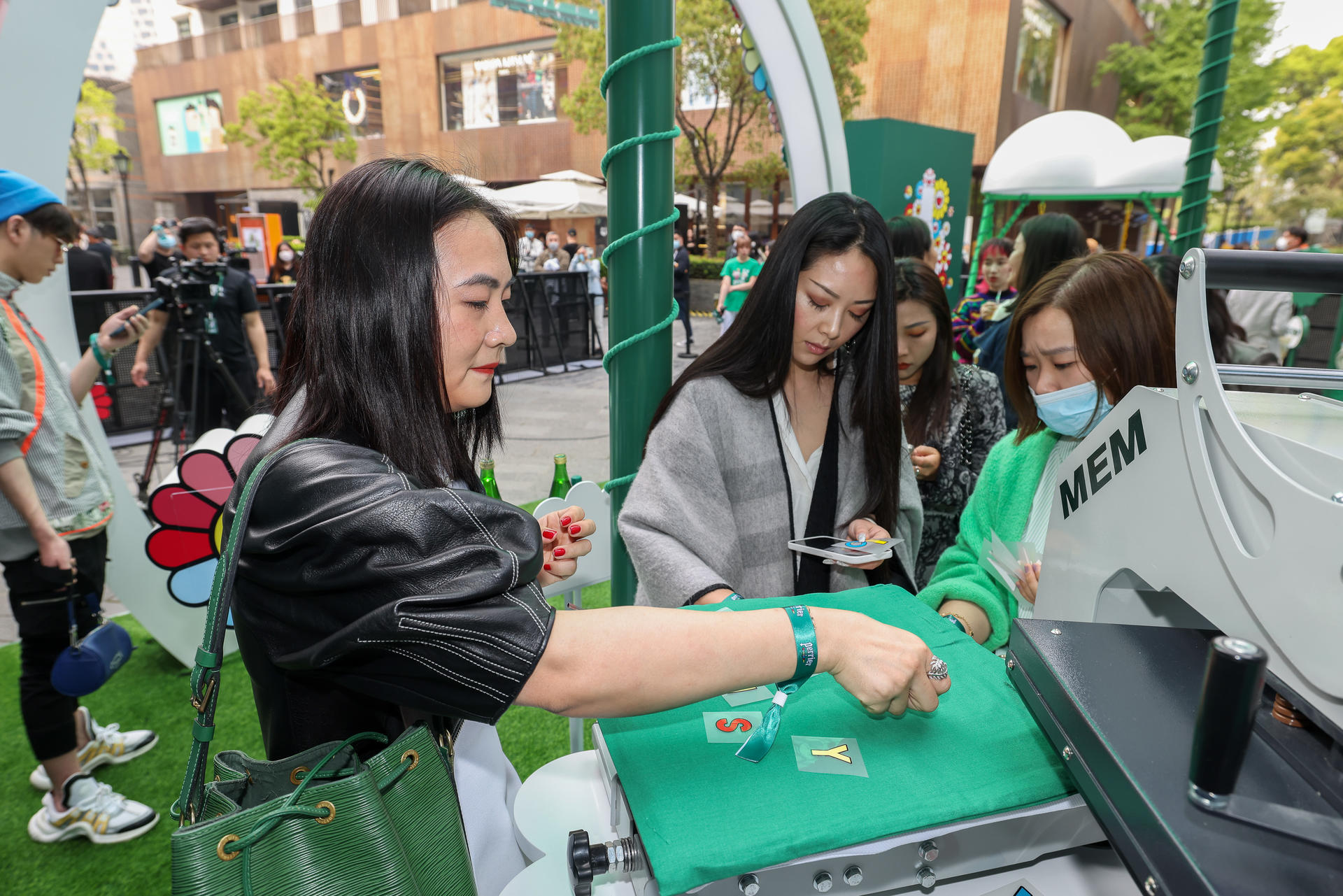 打卡Perrier村上隆灵感限量系列快闪店活动策划，让灵感自然冒泡 美陈网站 美陈前沿 