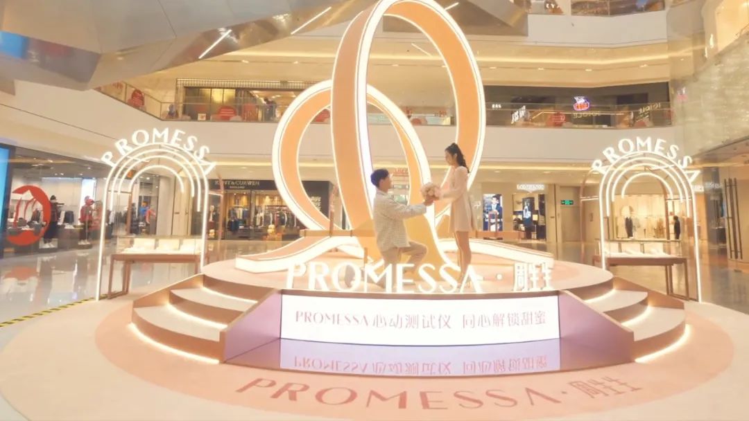 周生生PROMESSA甜度体验快闪活动策划打造巨型同心结装置，超吸睛 美陈网站 美陈前沿 