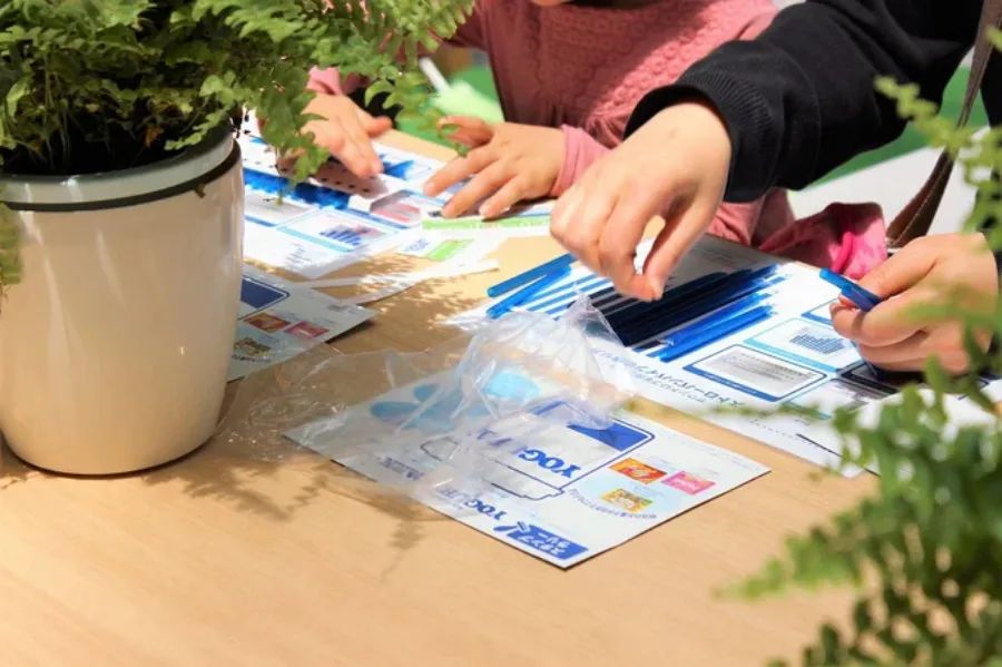 明治酸奶公园快闪店活动策划的巨大保加利亚酸奶的包装盒最吸睛了 美陈网站 美陈前沿 