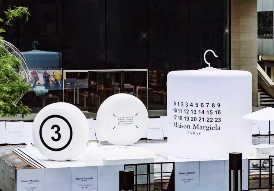 马吉拉限时快闪活动策划装置呈现了传统文化与时装创造力的融合之美 美陈网站 美陈前沿 