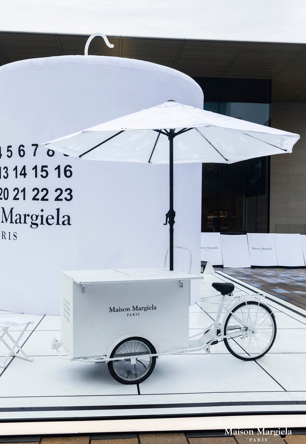 马吉拉限时快闪活动策划装置呈现了传统文化与时装创造力的融合之美 美陈网站 美陈前沿 