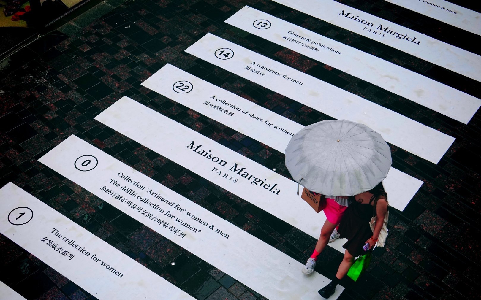 马吉拉限时快闪活动策划装置呈现了传统文化与时装创造力的融合之美 美陈网站 美陈前沿 