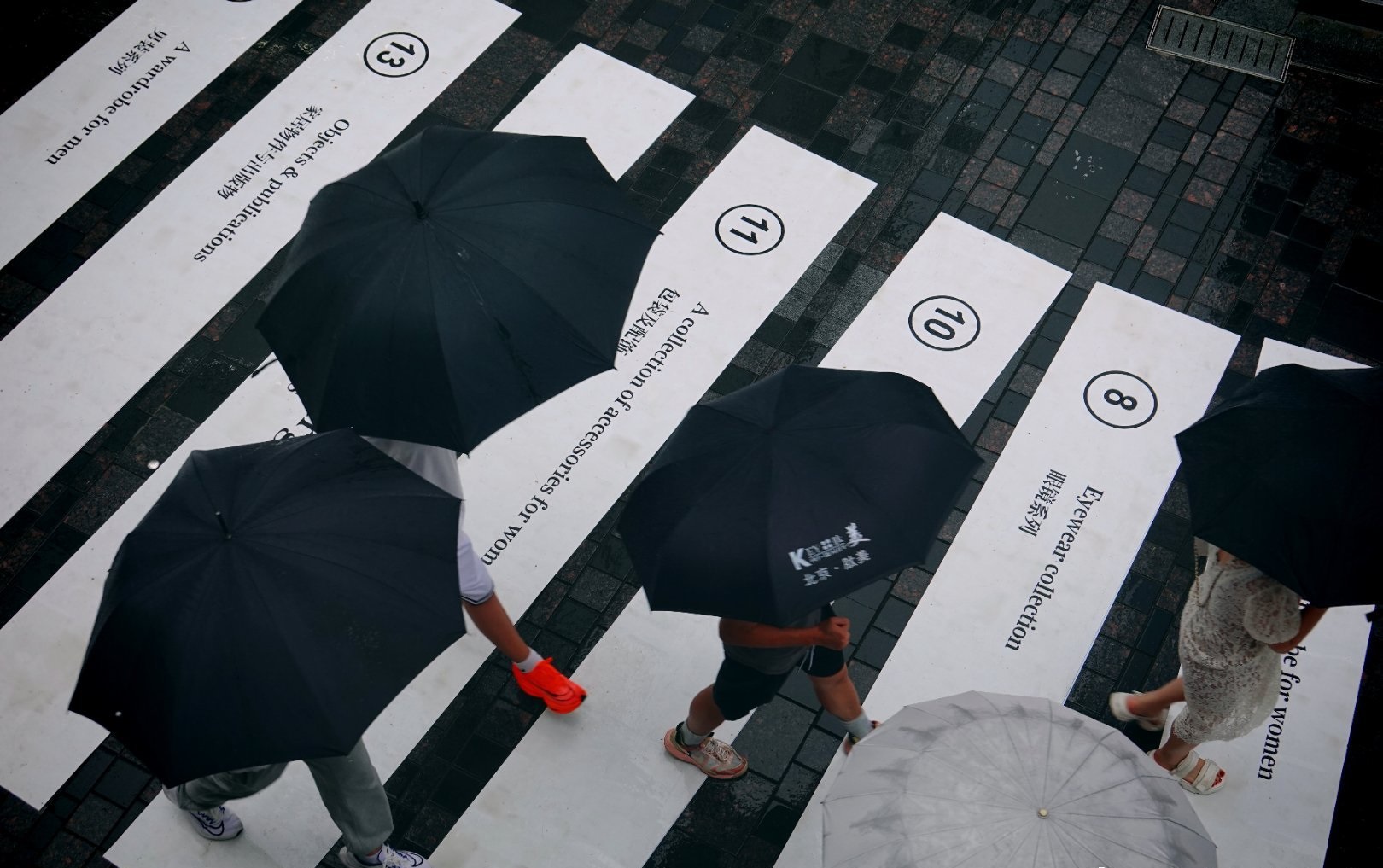 马吉拉限时快闪活动策划装置呈现了传统文化与时装创造力的融合之美 美陈网站 美陈前沿 