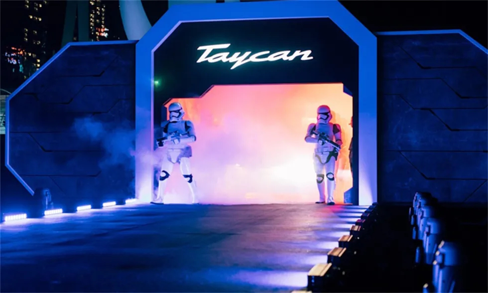 保时捷x《星球大战》电动车Taycan发布会活动策划成一个「太空港」 美陈网站 美陈前沿 