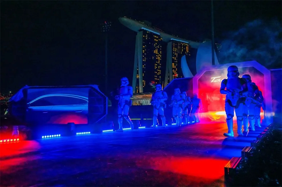 保时捷x《星球大战》电动车Taycan发布会活动策划成一个「太空港」 美陈网站 美陈前沿 