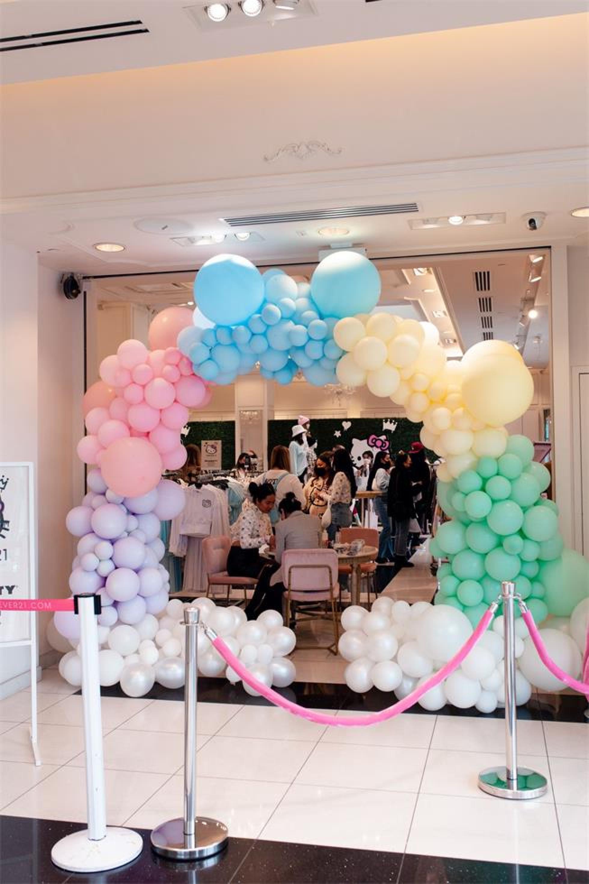 Forever 21携手三丽鸥公司打造了一场身临其境的快闪体验活动策划 美陈网站 美陈前沿 