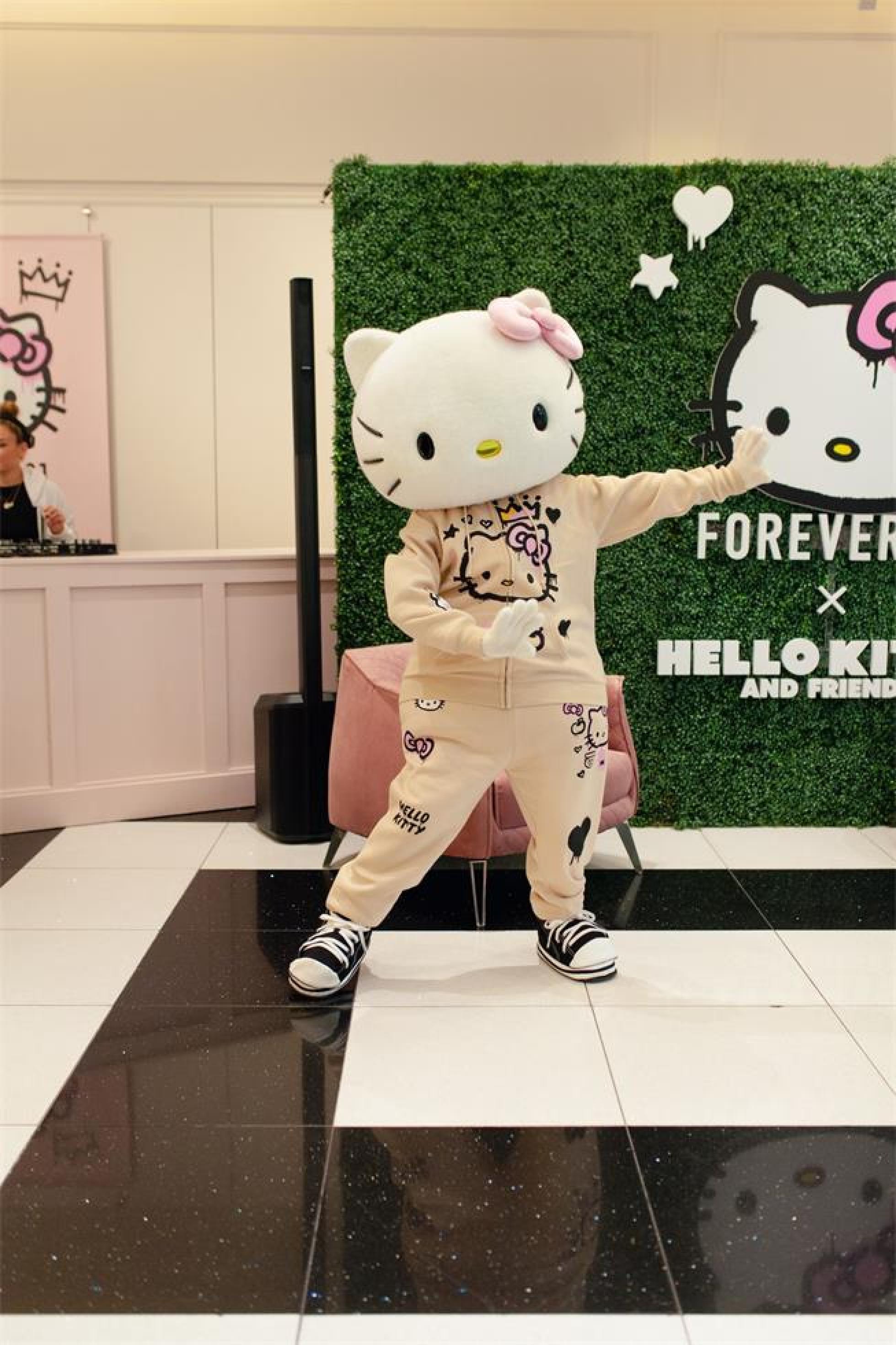 Forever 21携手三丽鸥公司打造了一场身临其境的快闪体验活动策划 美陈网站 美陈前沿 