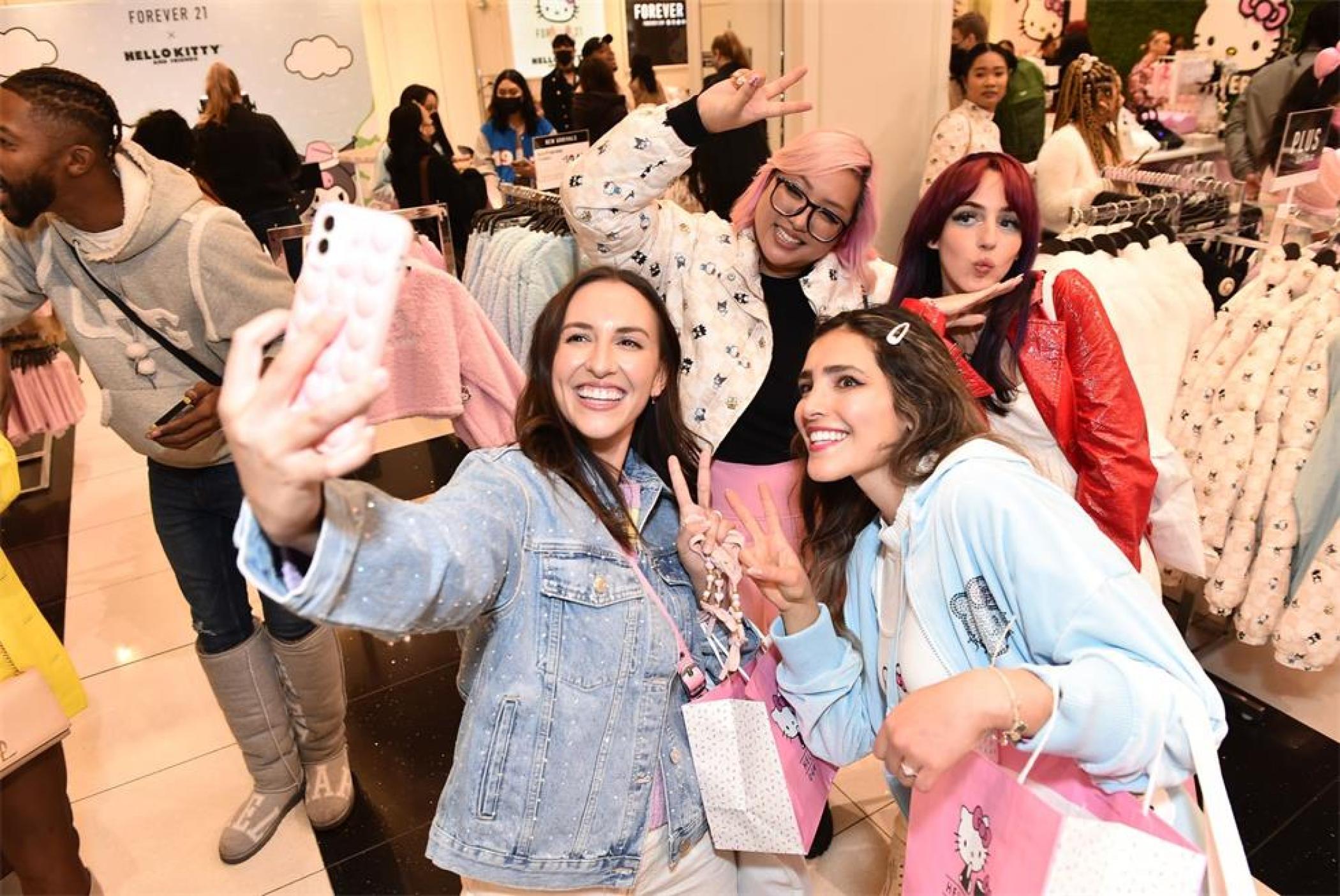 Forever 21携手三丽鸥公司打造了一场身临其境的快闪体验活动策划 美陈网站 美陈前沿 