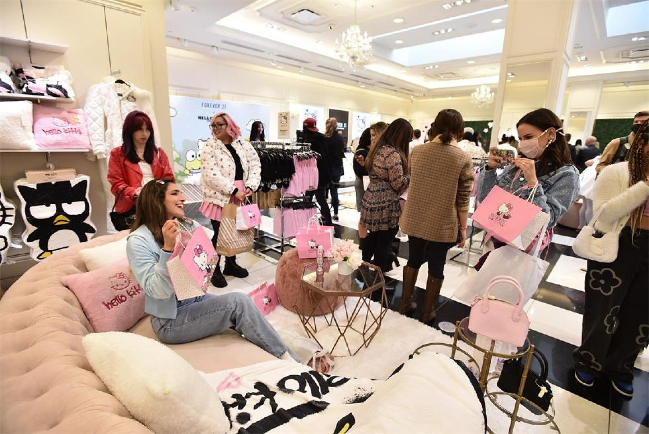 Forever 21携手三丽鸥公司打造了一场身临其境的快闪体验活动策划 美陈网站 美陈前沿 