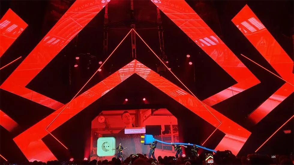 短期住宿峰会活动策划了内容丰富的座谈会，其舞美设计酷炫得不要不要的 美陈网站 美陈前沿 