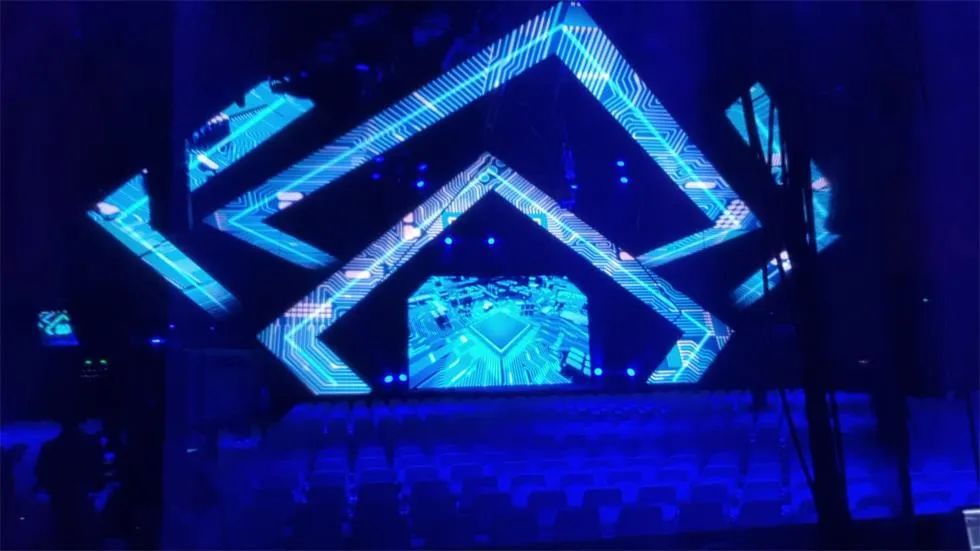 短期住宿峰会活动策划了内容丰富的座谈会，其舞美设计酷炫得不要不要的 美陈网站 美陈前沿 